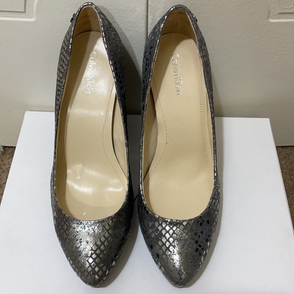 CALVIN KLEIN PUMPS - Picture 4 of 6